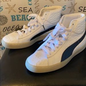 Black and white pumas